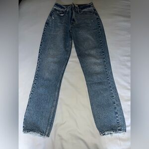 Abercrombie & Fitch “The Mom high-rise Curve Love” 26